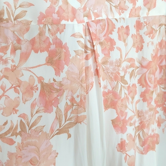 Rose & Olive Top, Sz XL, Buttondown, Long Sleeves, Peach Floral Pattern on Cream - Picture 7 of 7